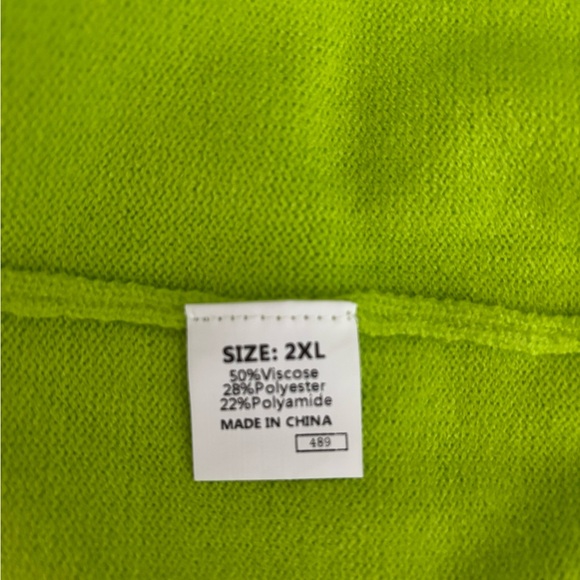 Light green top - Picture 7 of 8